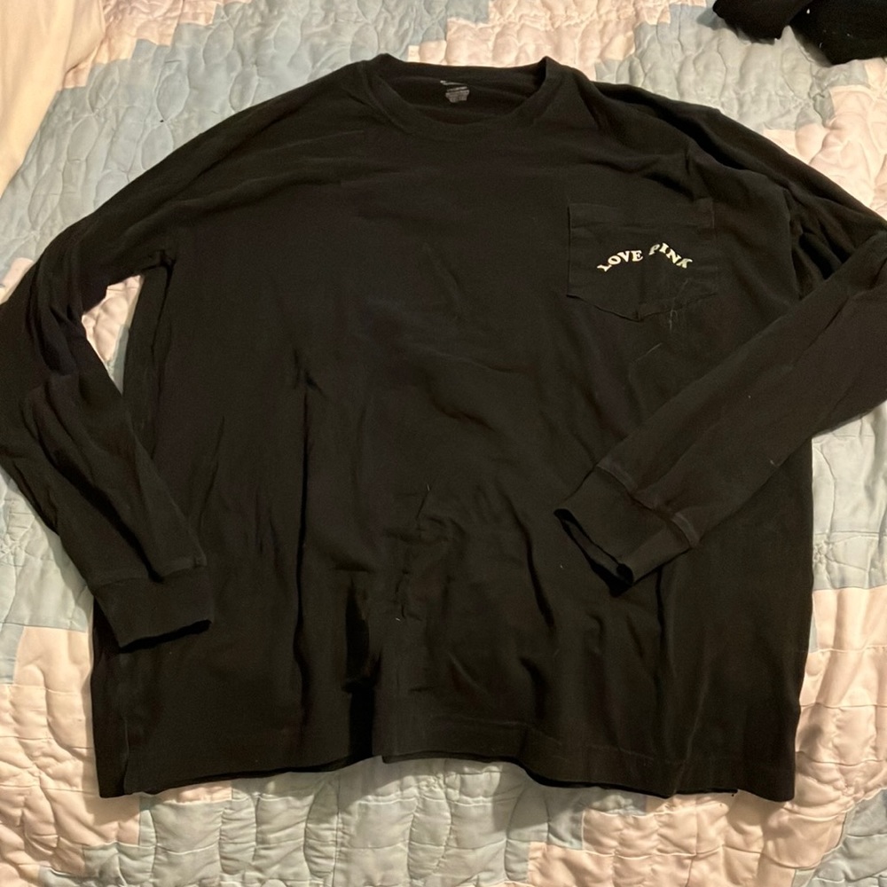 Black long sleeve shirt. Pink is the brand.